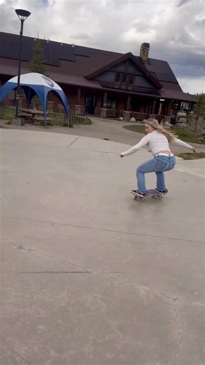 No pain no gain 🙃🛹 #Skatergirl #snowboard