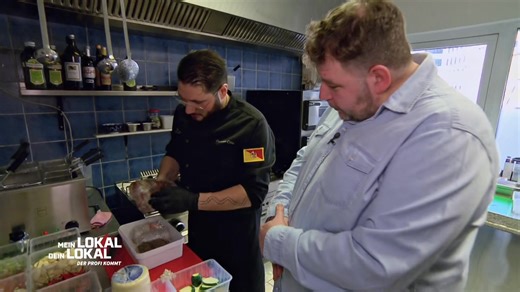Die Vorspeisen werden serviert und bewertet: Beata ist begeistert, aber der Rest der Konkurrenz hat etliche Kritikpunkte. Wie spiegelt sich das in der Punktetendenz wieder? #MeinLokalDeinLokal 😁📺 „Mein Lokal, Dein Lokal“ – Montag bis Freitag um 17:55 Uhr, bei Kabel Eins oder kostenlos streamen auf Joyn. | Mein Lokal, Dein Lokal