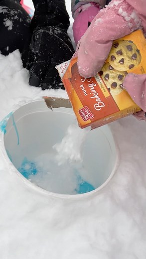 Make a snow volcano with vinegar and baking soda! kids make a colorful volcano out of vinegar, baking soda, and food coloring. It erupts and they have so much fun! | Leon & LaCongo