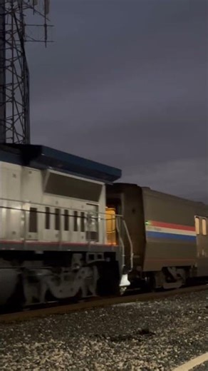 SSL 2 slowly approaches SA AMTK Station w/ B32-8 trailing #amtrak #phase7 #dash8