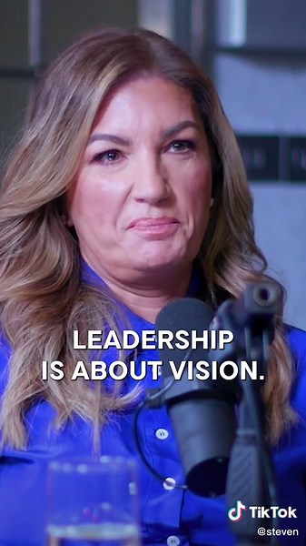 LEADERSHIP VS MANAGEMENT 🤯💥 #stevenbartlett #womenceo #womenempowerment #femaleceo #karrenbrady #bossbabe