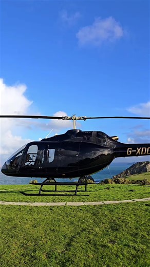 Not a bad way to arrive for a castle visit 😎🚁 A perfect sunny morning in Tintagel. 😍 #Tintagel #Cornwall #Helicopter #Hotel