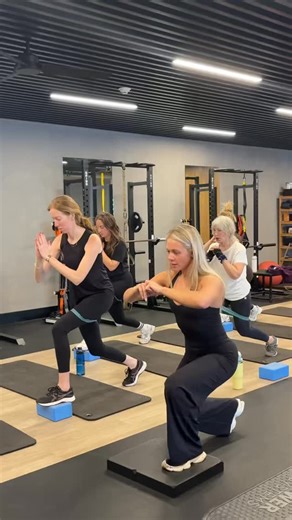 Strong lifts. Smart programming. Real results ♾️ Infinite Strength is designed to build total-body power through intentional movement, proper form, and progressive training. Expect a challenging, well-balanced workout that leaves you feeling stronger every time you step off the floor. Join us for Infinite Strength at The Infinity Club Check the schedule for class times #infinitestrength #strengthtraining #groupfitness #luxuryfitness {NJ strength class, strength training NJ, NJ group fitness, Mah