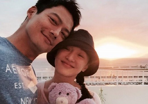 Days after Leaked Kissing Pic with another woman, Archie Kao confirms Divorce with Chinese actress Zhou Xun