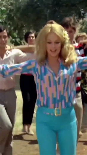 🇬🇷 🎶 Σήκω χόρεψε συρτάκι 1966 Αλίκη Βουγιουκλάκη / Η κόρη μου η σοσιαλίστρια, 1966 ♪♫•*¨*•.¸¸❤