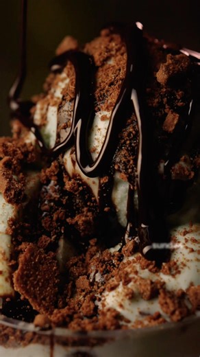 3-Ingredient Double Chocolate Mint Sundae (Costco Inspired!) #chocolate #icecream #dessert