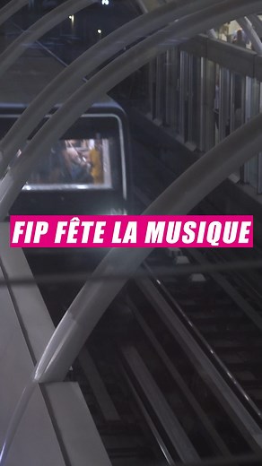 Un peu de rose FIP et beaucoup de musique dans les coeurs des usagers du métro hier pour la Fête de la Musique 🪩Ⓜ️💗 | FIP