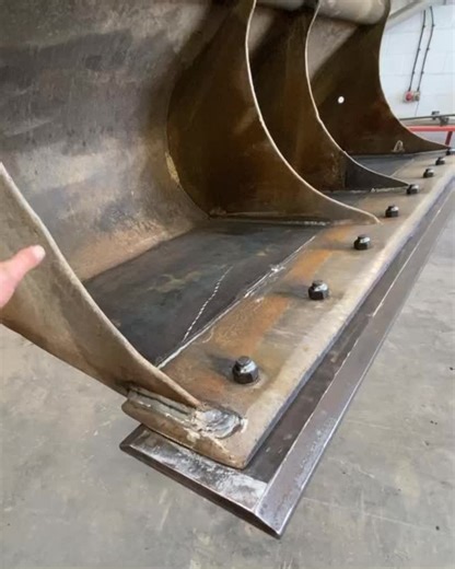 Excavator Bucket Welding Process by Professional Welder