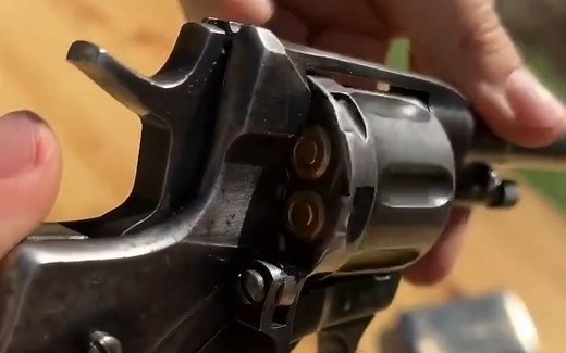 Mosin Nagant 狙击枪+左轮手枪