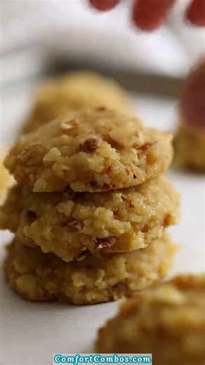 🍌🥜🍪 3-Ingredient Banana Oat Nut Cookies 🍪🥜🍌 I make these when I want something hearty and cozy that feels homemade and comforting. The bananas keep them soft, and those crunchy nuts make every bite extra satisfying. 😊 INGREDIENTS: Main Ingredients: - 2 ripe bananas - 1 cup rolled oats - 1/3 cup chopped walnuts or pecans ... #BananaOatCookies #NuttyTreats #EasyBaking | Comfort Combos