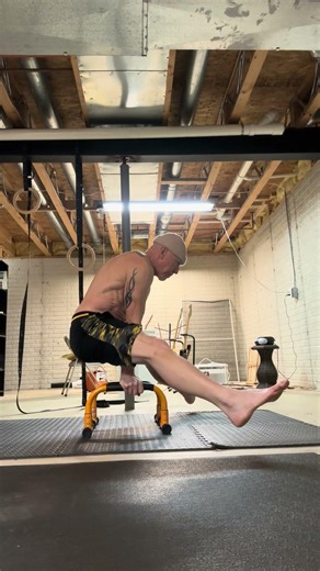 Straddle hold #isometrichold #bodyweighttraining