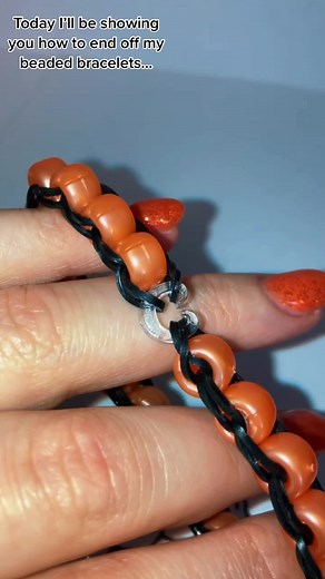 Beaded Bracelet Tutorial: How to Tie Off with C-Clip