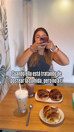 Daniel Volpe on Instagram: "Me subes o me Meto 😅 #humor #goals #novios #virals #cafe"