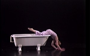 【德国舞蹈剧场】Susanne Linke - Im Bade wannen (1980/1982)