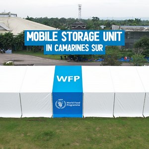 This mobile storage unit (MSU) can securely store 500 mt of relief items (or 22,500 family food packs that can serve 112,500 people)! Through the collaboration of WFP and Department of Social Welfare and Development - DSWD, an MSU is now set up in Pili, Camarines Sur to support the #KristinePH response. Thanks to USAID's Bureau for Humanitarian Assistance and Australia in The Philippines, government responders are well-equipped with essential skills to manage humanitarian supply chain processes 