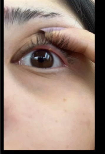 How to Perfectly Pluck and Fill Your Eyebrows