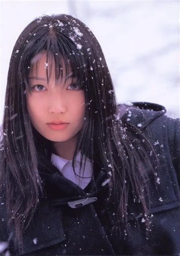 三津谷叶子写真集 『 Dear 』