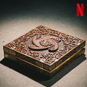 Villageois, villageoises, on rentre se cacher ! Le film LOUPS-GAROUS, avec Franck Dubosc, Jean Reno et Suzanne Clément, adapté du jeu iconique Les Loups-Garous de Thiercelieux, le 23 octobre. | Netflix