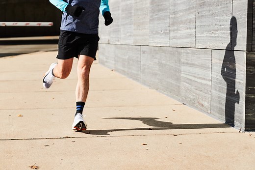Experiencing Shin Pain While Running? Experts Explain the Causes and Best Solutions