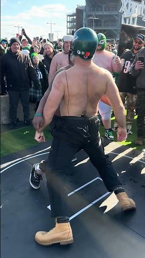 JASON KELCE. BELLY BUCKING CHAMPION.