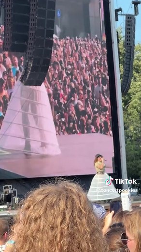 Remi Wolf Performs Cinderella at Lollapalooza
