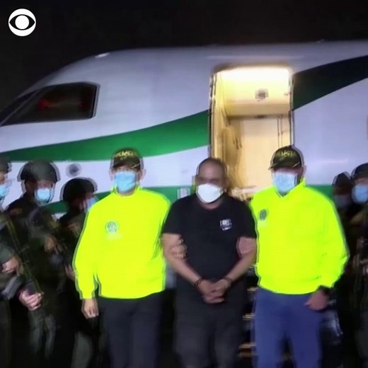 Drug lord Dairo Antonio Usuga was captured and extradited to the United States on Sunday following an operation involving more than 500 members of Columbia’s special forces and 22 helicopters. Usuga is accused of exporting hundreds of tons of cocaine each year. | CBS Evening News