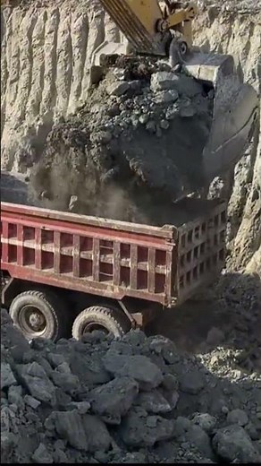 Elite skills in action. The Caterpillar 395 loading overburden #earthmoving
