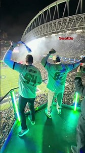 Seahawks Legends Chad Brown & Darrell Jackson Raise the 12 Flag 💪 | #SeattleSports