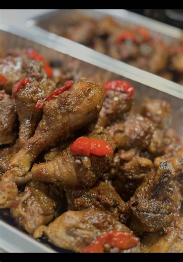 PEPPERED CHICKEN🔥 NIGERIAN PARTY STYLE!🔥🔥 STANDARD!!📌 TGIF🍻 GET YOUR CHILLED DRINK READY!💃🏾 FAAJI LAWA💃🏾💃🏾 Peppered Chicken are basically fried or grilled chicken fried in very rich hot chill sweet sauce. Peppered Chicken are favorites at Nigerian parties and are absolutely delicious..👍 They are very easy to make and ideal for entertaining guests any day, any time.. So, if you’ve got barbecue or house parties on your mind, you just add these finger- licking goodness to the menu, maxi