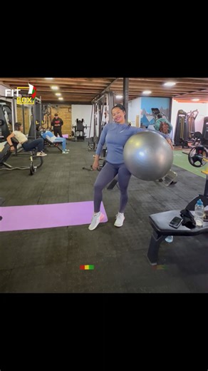 1.9K views · 26 reactions | Quelques exercices à faire avec un SWISS BALL ou GYM BALL pour renforcer le dos. FITBOX, Water Front - Ambodivona ☎034 23 935 66 | Fitbox | Facebook