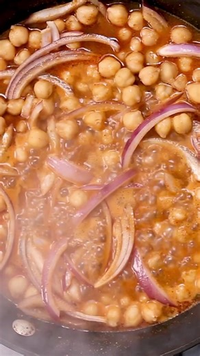This Ethiopian Berbere spiced chickpea bowl is the perfect nourishing comfort food for a hot summer day! ☀️Get the recipe: https://www.veganricha.com/berbere-chickpea-bowl/ #berbere #summerbowl #easyvegan #easyveganmeals #easyrecipe #easydinner #easyveganmeals #easyveganrecipes #easyveganfood | Vegan Richa