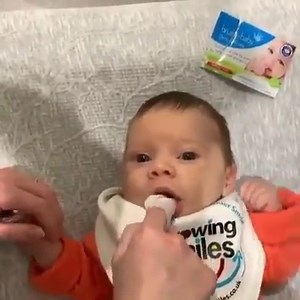 Use Brush-Baby DentalWipes daily to gently cleanse baby gums and first teeth 💙 Video: @growingsmilesuk | brush-baby