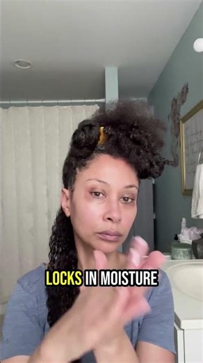 Winter hair care hack alert! 🌨️👩🏾‍🦱