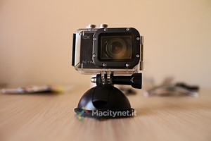 Recensione Activeon CX, action camera da viaggio con supporto a ventosa in gel