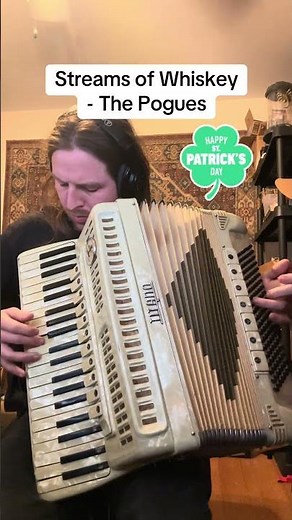 Happy St Patrick’s Day! Here’s Streams of Whiskey!#accordion #stpatricksday#pogues#streamsofwhiskey