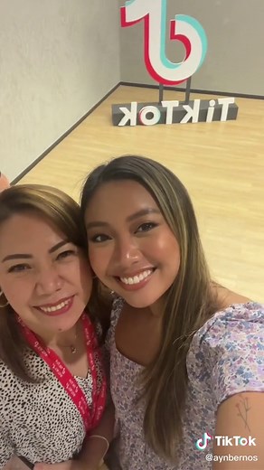 TikTok Singapore Headquarters Tour!!! 🥰😍 thank you for taking us around @phoennnix8 💖
