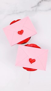 Love letter toppers 💌💌💌💌 Instead of trying to pipe rectangles freehand, I filled this mold with a shallow layer of chocolate to get perfect, consistent rectangles every time 🩷 Piping tip: Ateco 847 Mold from Amazon! • • • • #love #loveletters #valentinesday #valentinescupcakes #valentineschocolate #cupcakes #cupcakedecorating #lindseybakedthis | Lindsey Baked This