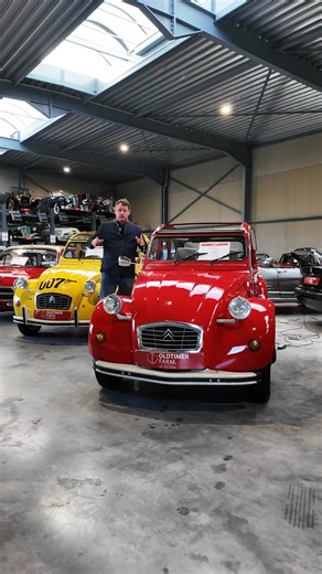 Les oldtimers dans la campagne BOB ? On soutient à 100 %. Xavier présente ses “chouchous”, dont une BMW Z1 marquée par un grave accident — un rappel clair : alcool et conduite ne font pas bon ménage. Merci à Vias institute et, avec le soutien de BEHVA , joyeuses fêtes et retour en toute sécurité à tous. BEHVA (Belgian Historic Vehicle Association) et Oldtimerfarm souhaitent à tous les amateurs et passionnés de véhicules anciens une nouvelle année sûre et en bonne santé. Et n’oublions pas : nous 