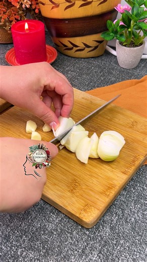 Cele mai bune paste cu sos de legume facut la cuptor in doar 5 minute. Reteta rosii morcovi ardei ceapa usturoi oregano parmezan paste 80 gr smantana de gatit apa | Ella Cooking