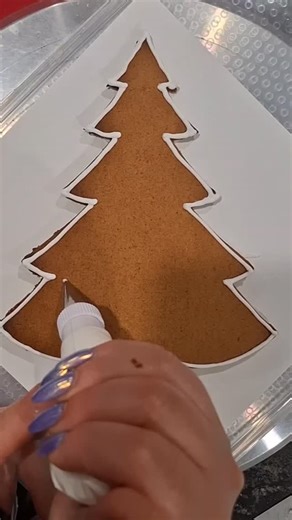 Anna Speranza on Instagram: "GF Gingerbread personalized tree Sped up x 10"