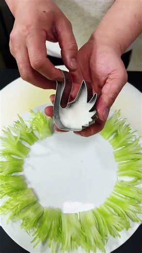 Poke celery with phoenix tail design simple dish decoration tutorial