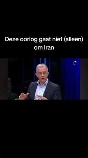 Iran als ontbrekende schakel in de Amerikaanse energiecontrole: De meeste olie die naar Azië stroomt komt uit Saudi-Arabië, Irak, VAE en Koeweit. In elk van deze landen bevinden zich Amerikaanse militaire bases of maritieme aanwezigheid. Iran was de enige grote energiebron buiten deze invloedssfeer. Als Iran geopolitiek van kant wisselt ontstaat een nieuwe situatie: de volledige energiecirkel rond China komt onder Amerikaanse invloed. China’s verborgen afhankelijkheid van Iraanse olie: Officieel