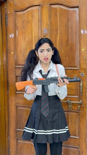 Why simran behaving like a child 🤪😱🤔 | Simran Makhija | #shorts #simranvijayshorts |#schoollife