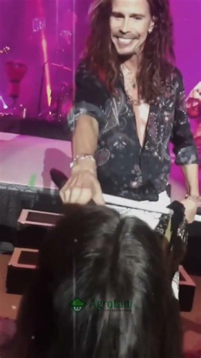 Steven Tyler’s CRAZIEST Stage Moment! 😱🔥 #StevenTyler #Aerosmith #RockLegend #RockMusic #ClassicRock