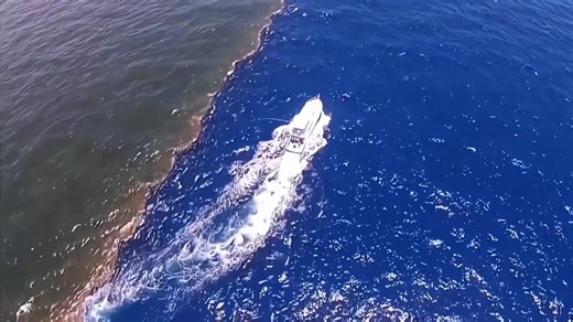 Mystery of Two Oceans Meeting without Mixing Revealed