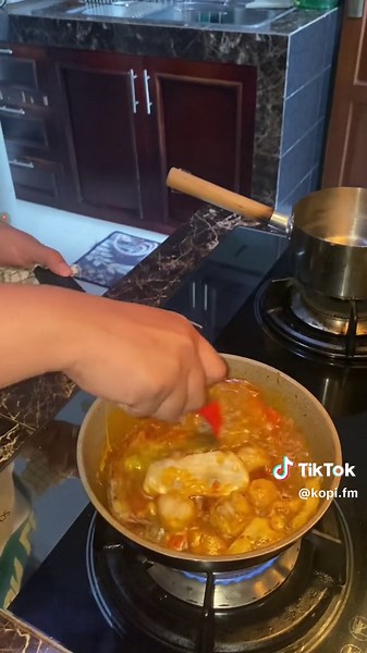 Replying to @🍑🐰😸🌹 kalian lebih suka pake telor apa polosan nihh???seblak siapa lg yg enak beb komen dongg #seblak #seblakbangsatria #seblakviral #fyp #xyzbca #fypシ #foryourpage