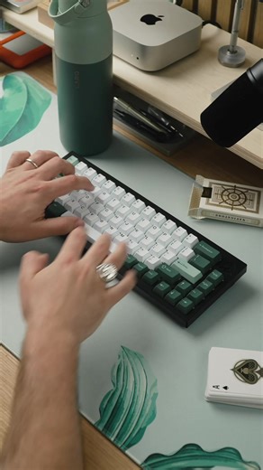 Is this the one? 😳 Cardistry and typing make for a relaxing day. 🃏 #keyboard #asmr #mechanicalkeyboard #cardistry #desksetup