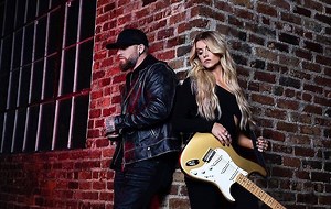 Brantley Gilbert, Lindsay Ell What Happens in a Small Town Music Video