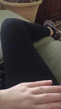 LEG FAT JIGGLING (VERY SATISFYING)