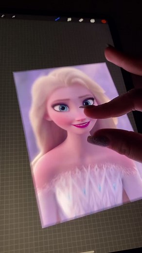 Tried making Elsa a kinda goth girl but kinda tuned out too look like Anna🥶